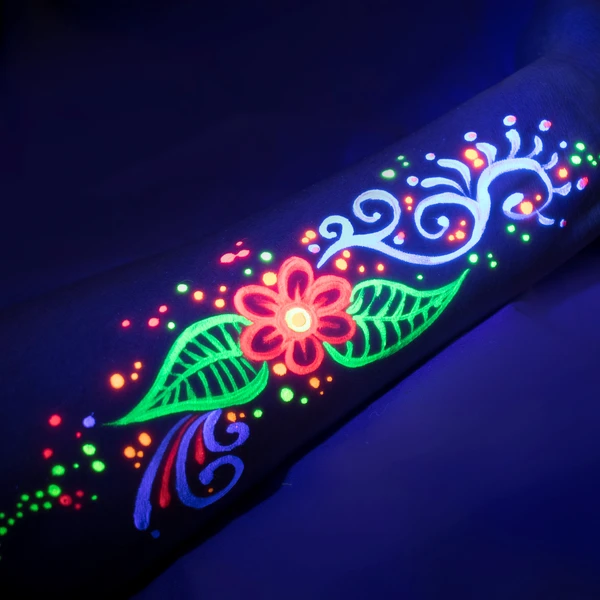 Kraze FX Neon Palette Review By Marta Ortega